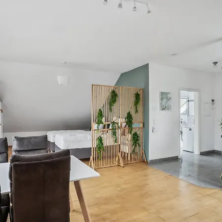 Grosses Haus Fuer Gruppen Und Laengere Aufenthalte 210qm - 5 Sz, Garten, Bis 10 Personen *