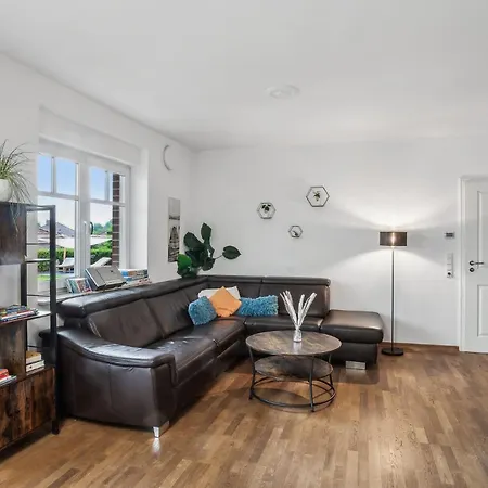 Grosses Haus Fuer Gruppen Und Laengere Aufenthalte 210qm - 5 Sz, Garten, Bis 10 Personen Appartamento Reppenstedt