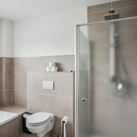 Appartamento Grosses Haus Fuer Gruppen Und Laengere Aufenthalte 210qm - 5 Sz, Garten, Bis 10 Personen Reppenstedt