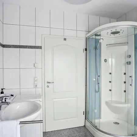 Appartamento Grosses Haus Fuer Gruppen Und Laengere Aufenthalte 210qm - 5 Sz, Garten, Bis 10 Personen