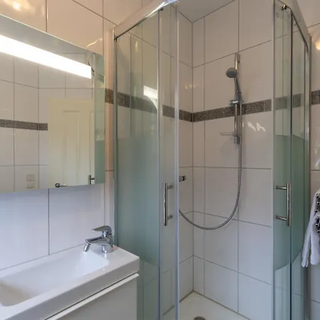 Grosses Haus Fuer Gruppen Und Laengere Aufenthalte 210qm - 5 Sz, Garten, Bis 10 Personen Appartamento