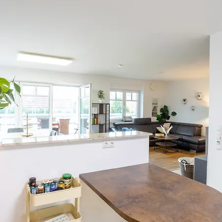 Grosses Haus Fuer Gruppen Und Laengere Aufenthalte 210qm - 5 Sz, Garten, Bis 10 Personen Appartamento Reppenstedt